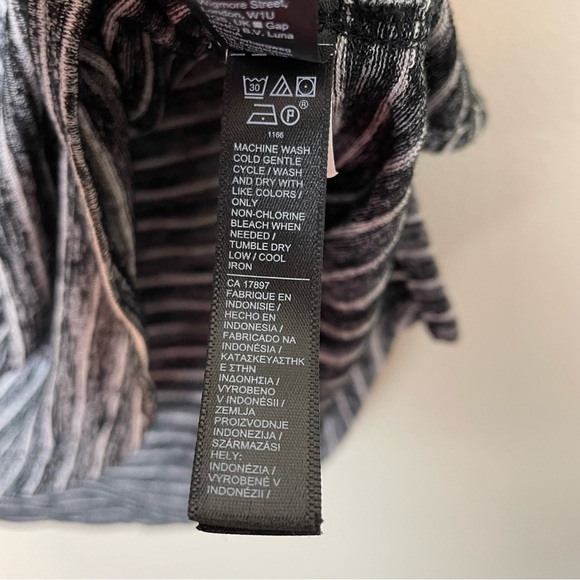 Athleta Breezy Scoop V-Neck Tee Spring 2022 Size Medium - Picture 8 of 11